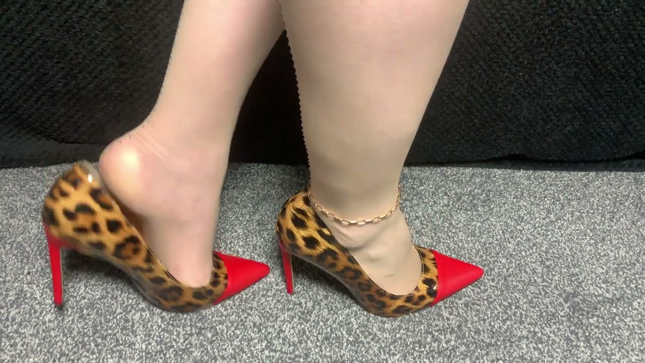 Diamond Backseam Pantyhose & Leopard Print High Heels