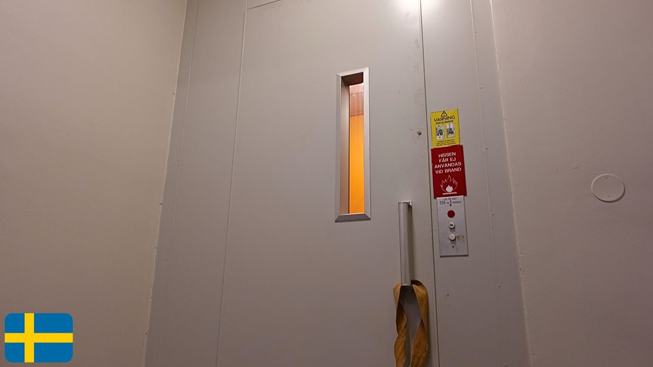 Epic original 2x 1976 KONE hydraulic elevators at Humlegårdsgatan 5 & 9, Söderhamn SWE