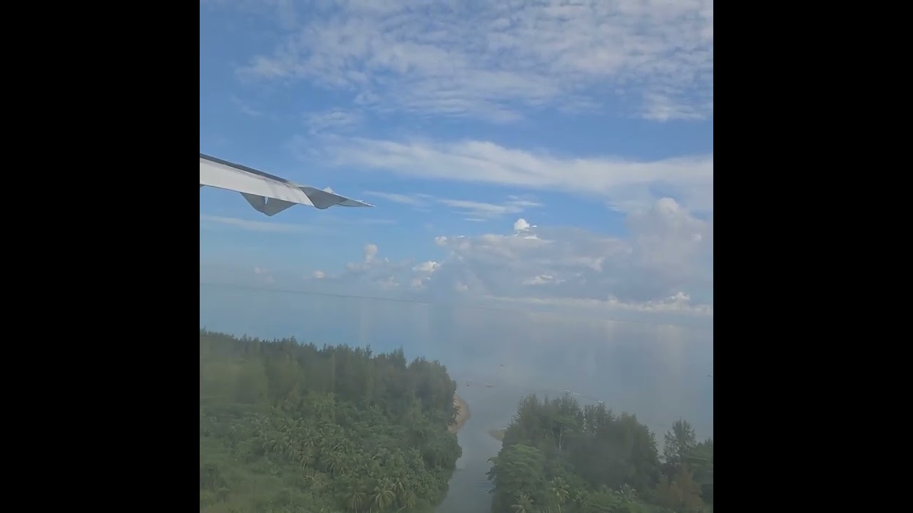 Detik detik pesawat wings air mau mendarat di bandara udara binaka