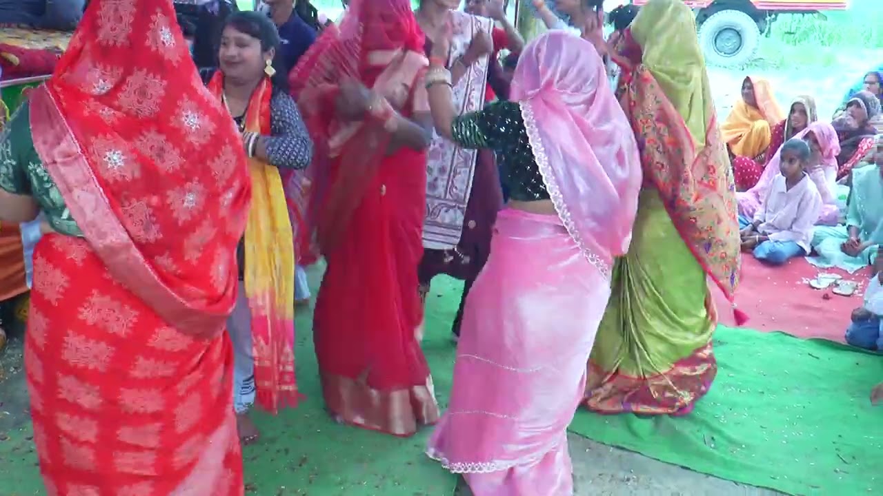 मोर मुकुट बांध कन्हैया  मुकेश शास्त्री जी भरथना इटावा वाले दीदी जी का बेहतरीन डांस 👉👍💃💃💯😃😃