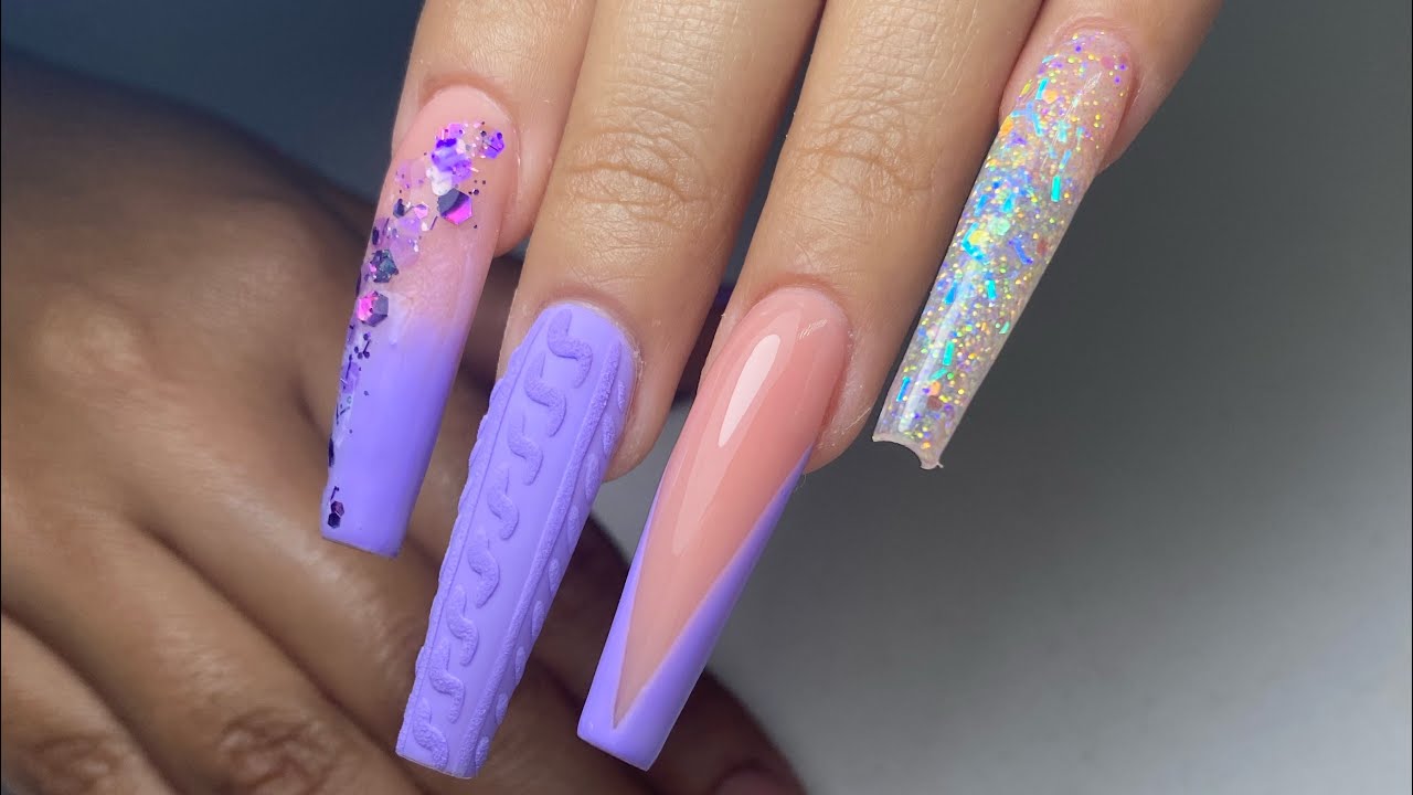 Uñas extra largas en tono lila con diferentes efectos ✨