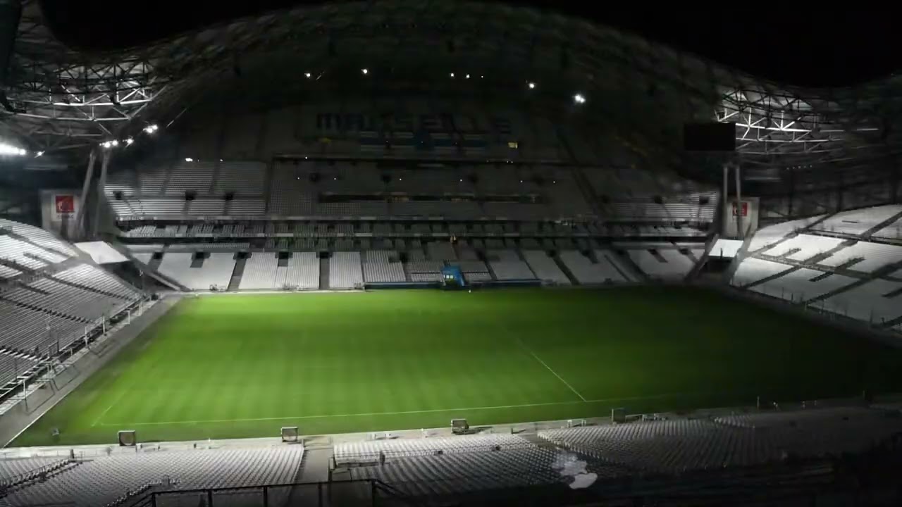 Programmation lumière Soprano - Près des étoiles. Orange Vélodrome. Mai 2022