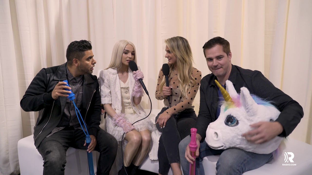 Poppy interviews the AMP Morning Show on the AMA's Red Carpet
