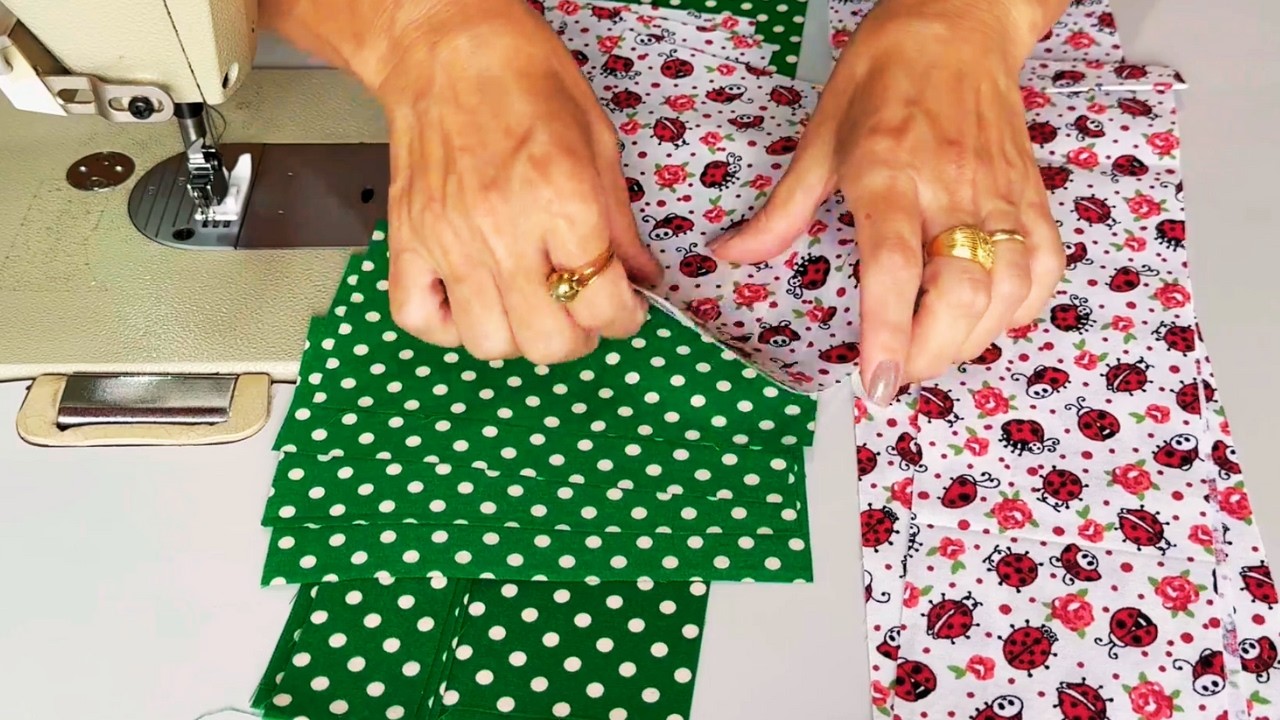 Bora Costurar um Tapete de RETALHOS com SOBRAS de Tecidos? Muito FÁCIL! 🤩