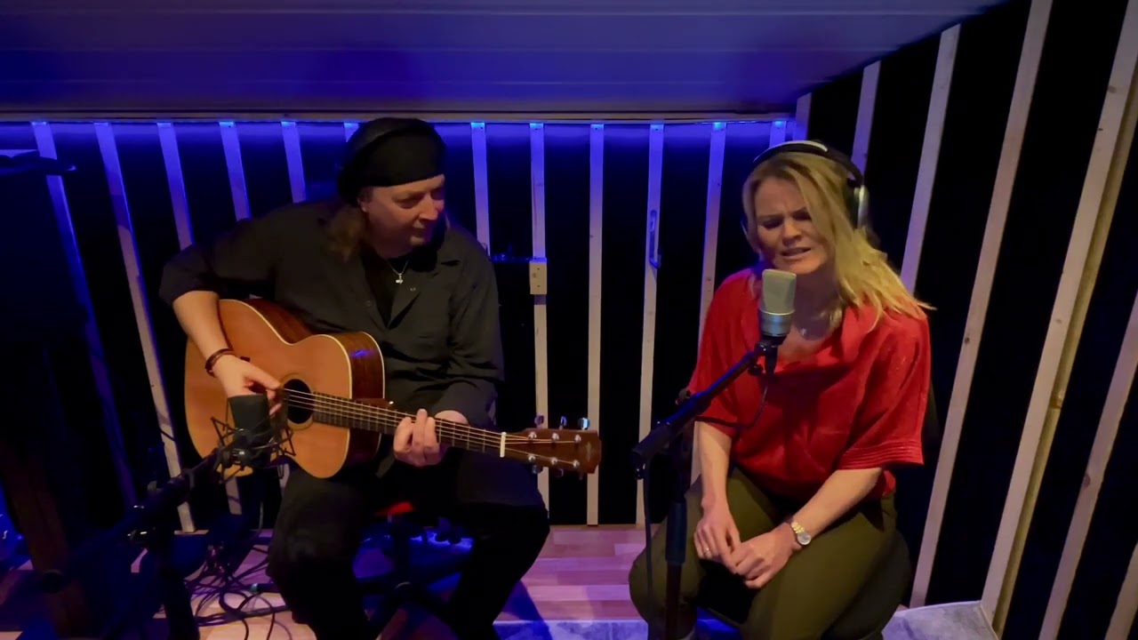 Hilde Halseth og Anders Sinnes | Shut up and drive | 2022