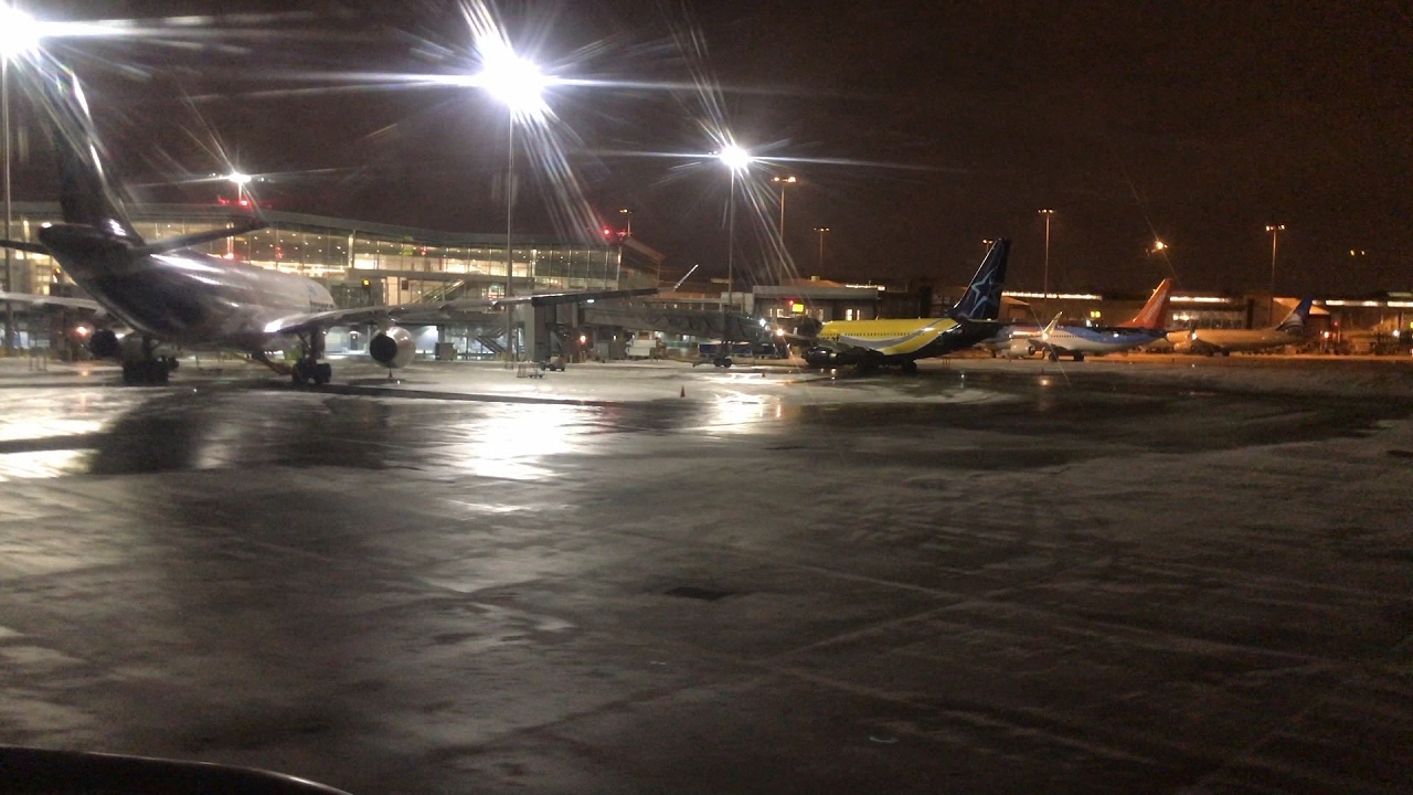 Night Landing at Montreal Trudeau (YUL) 4K