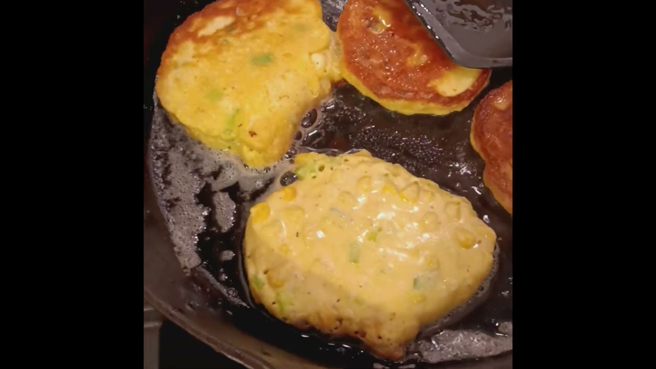 Джонни Кейкс с кукурузными зернами