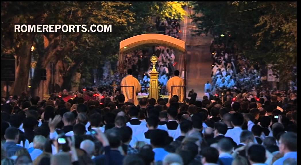 La procesión del Corpus Christi recorre las calles de Roma | Papa