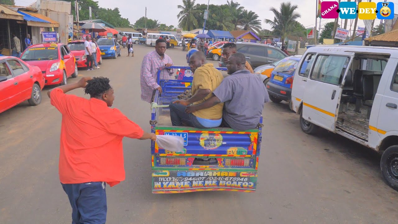 😂😂STATION THIEF ACABENEZER HAD TO BE CARRIED IN ABOBOYAA TO THE POLICE STATION TODAY😂😂Aahhh ACA