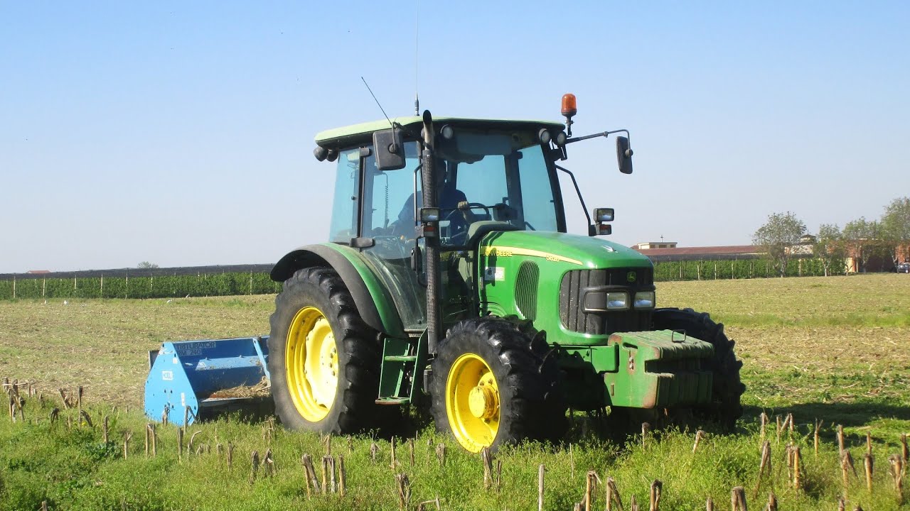 John Deere 5820 con trinciastocchi Nobili - R.S.Team