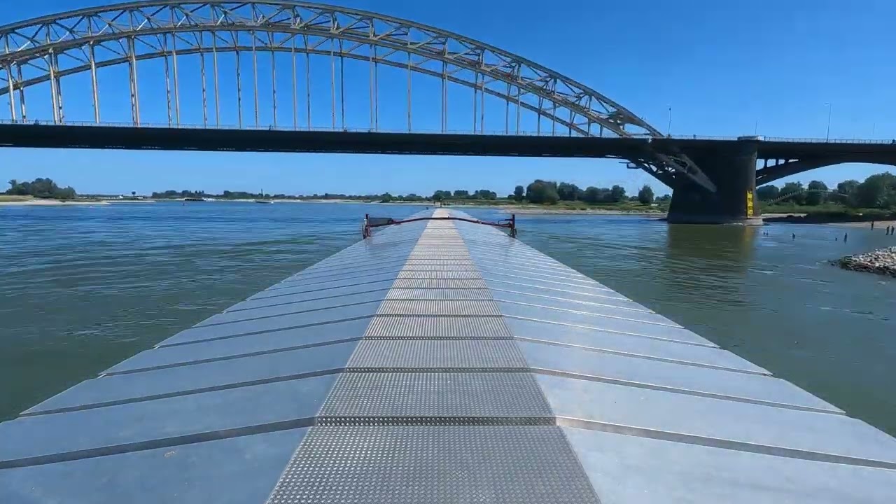 Vaart van Werkendam naar Duisburg.