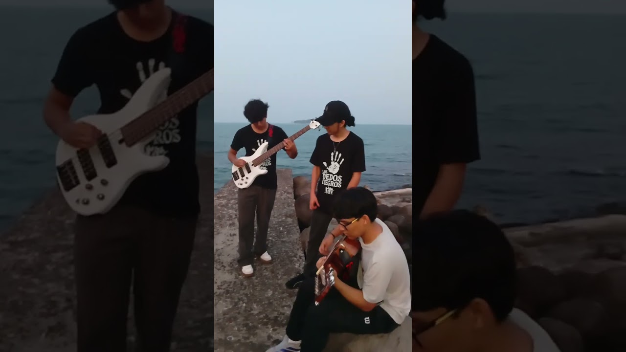 Los dedos negros. Palomaso con seguidores.