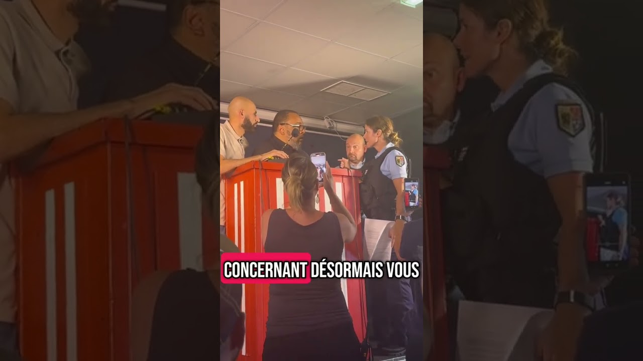 Dieudo arr&ecirc;t&eacute; en plein spectacle !!