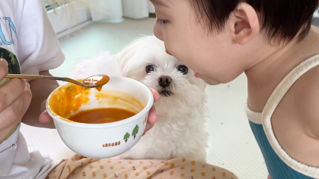 나 여기 기다리고 있다