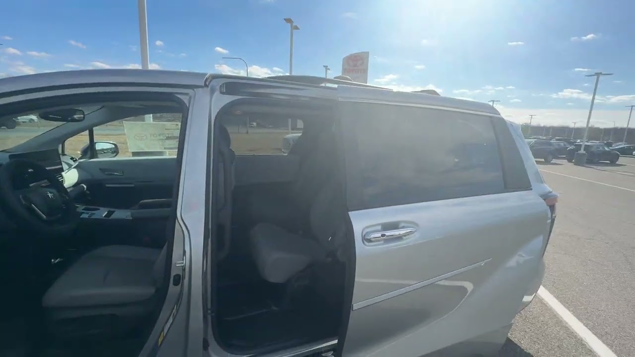 2025 Toyota Sienna XLE - Stock 