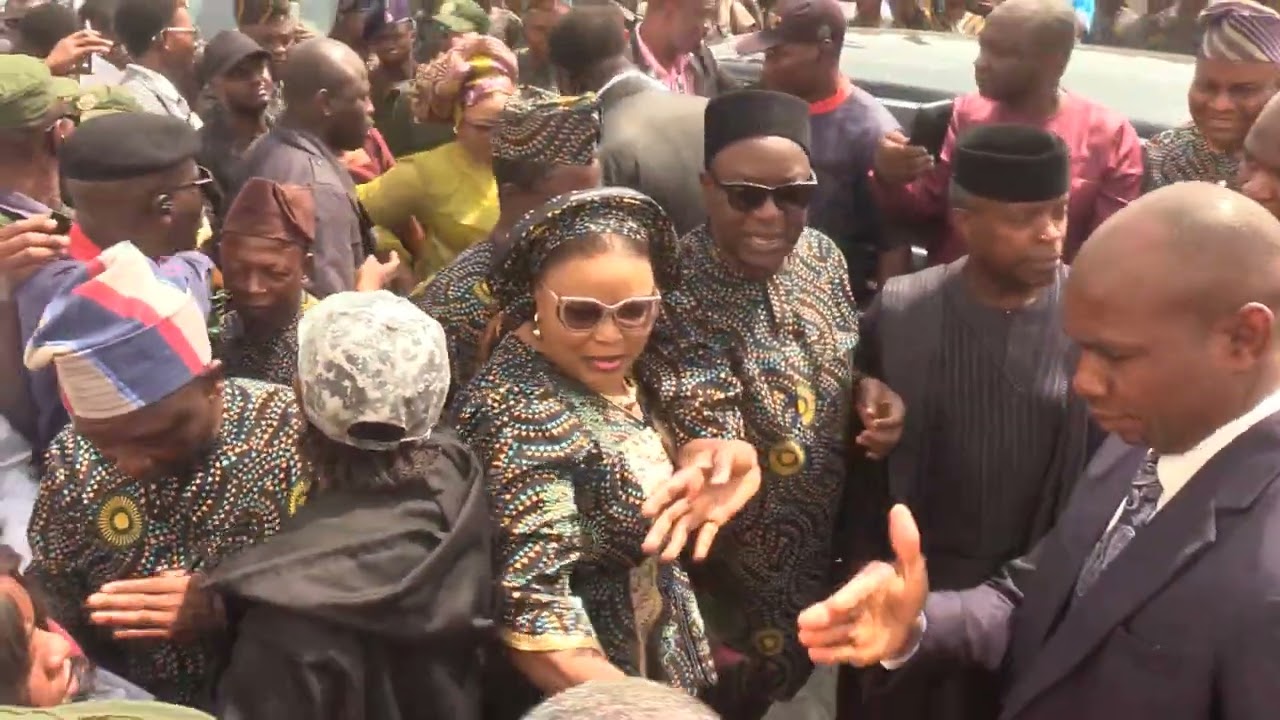 ARRIVAL OF APOSTLE (DR.)  FOLORUNSHO ALAKIJA AND FMR. VICE PRESIDENT OF NIGERIA PROF. YEMI OSINBAJO