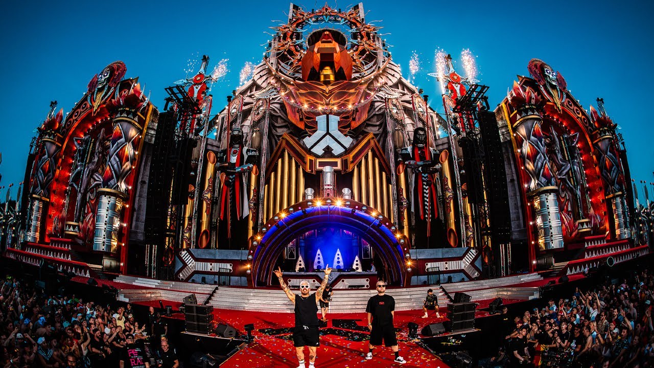 WE'RE BACK AT DEFQON.1 & SUNRISE FESTIVAL (EP01) | LIVE FOR THIS VLOGS SEASON 4
