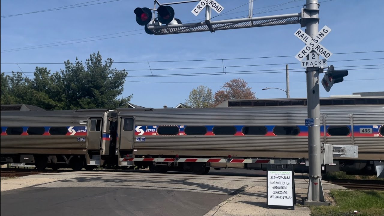 GE Power: Septa silverliner IV passing W fifth st crossing