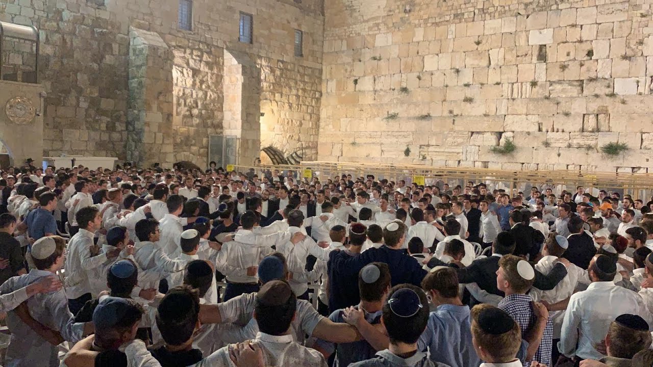 Kumzitz by the Kotel