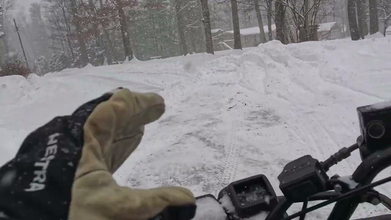 plwing snow with the 1999 suzuki 500 foot shift manual transmission winter storm 2026 central pa