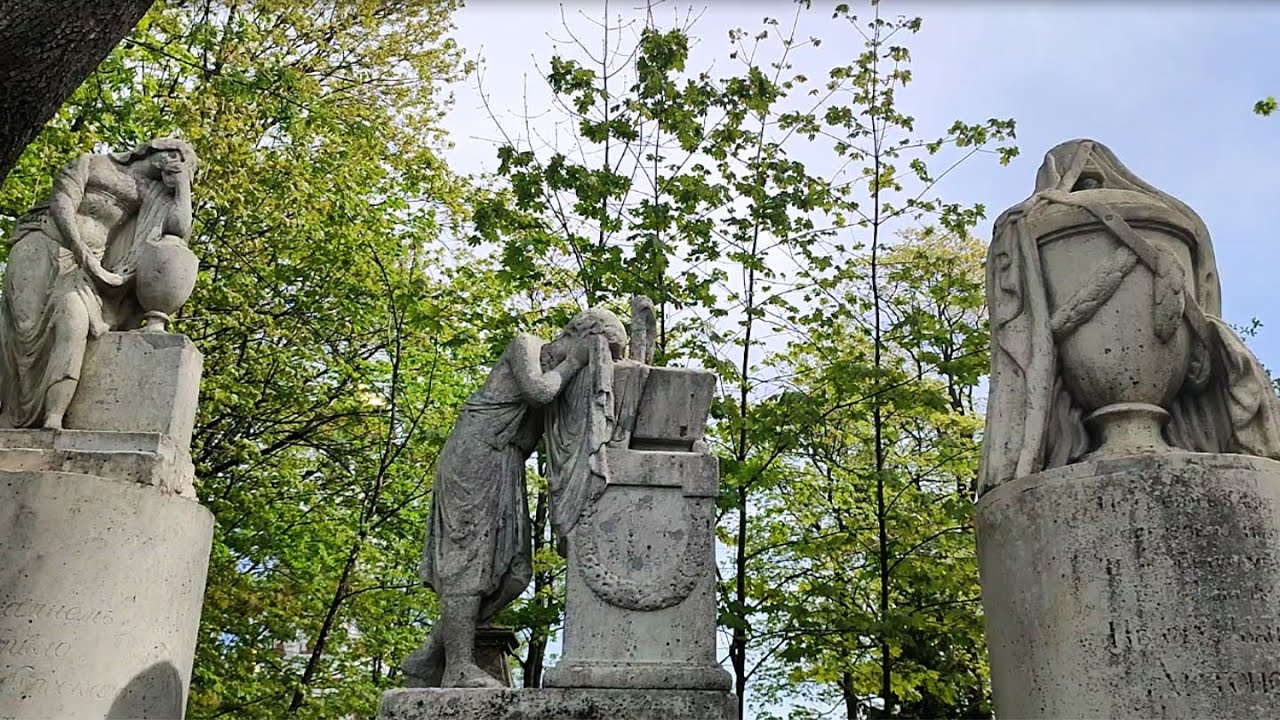 Смоленское православное кладбище. К могиле археолога Спицына А. А. (Санкт-Петербург).