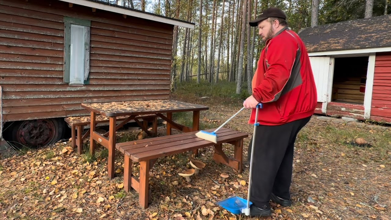 Tyhjä laatikko vaan jäi ja rantapaikka talvikuntoon