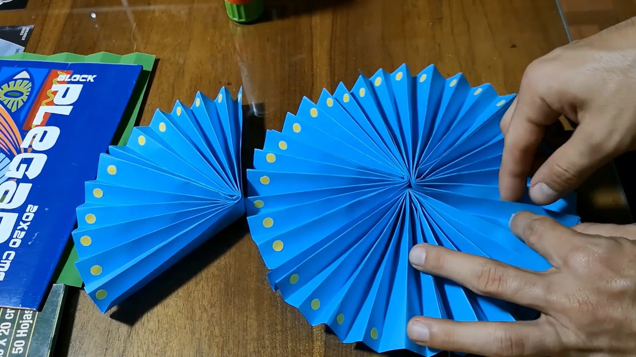 Pavo real en papel