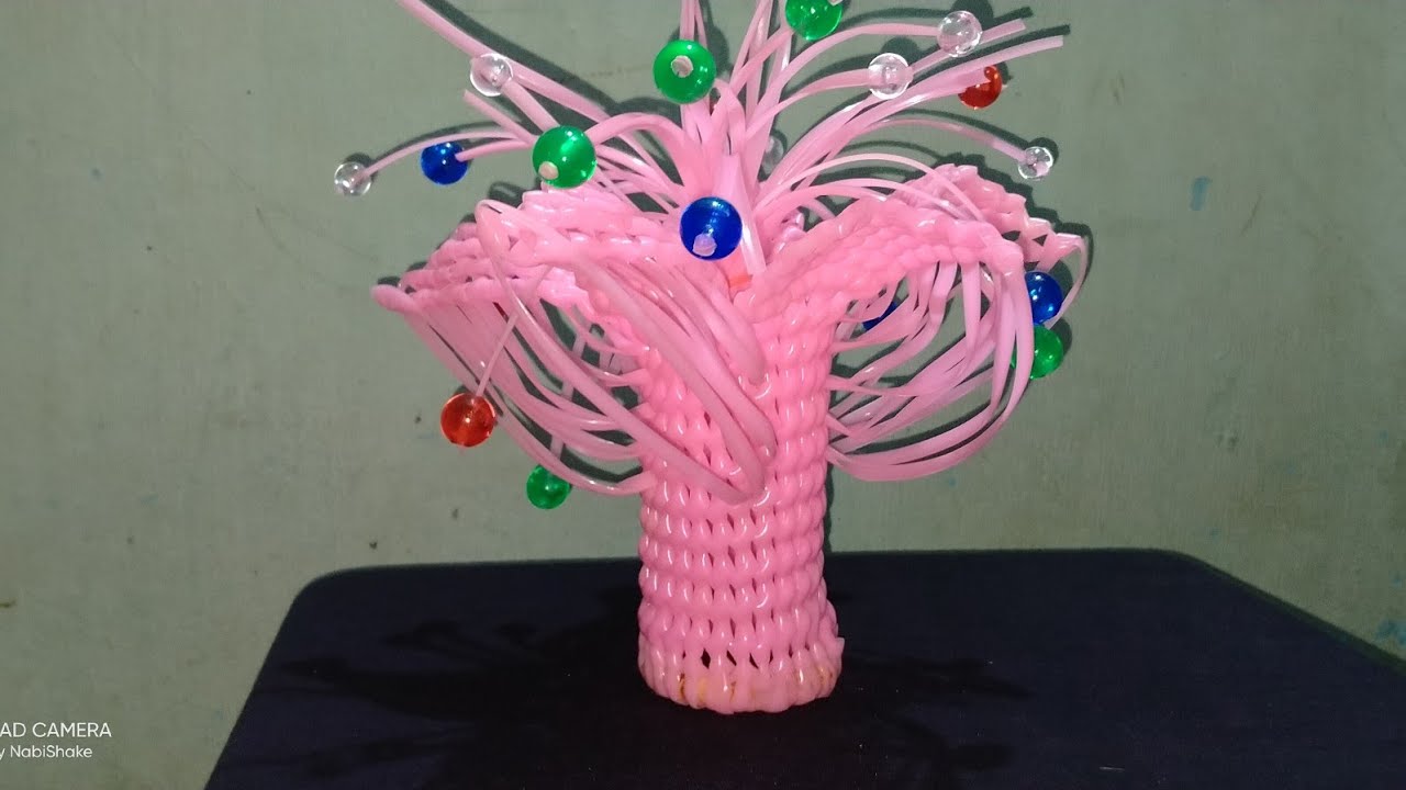 Plastic wire Flower vase