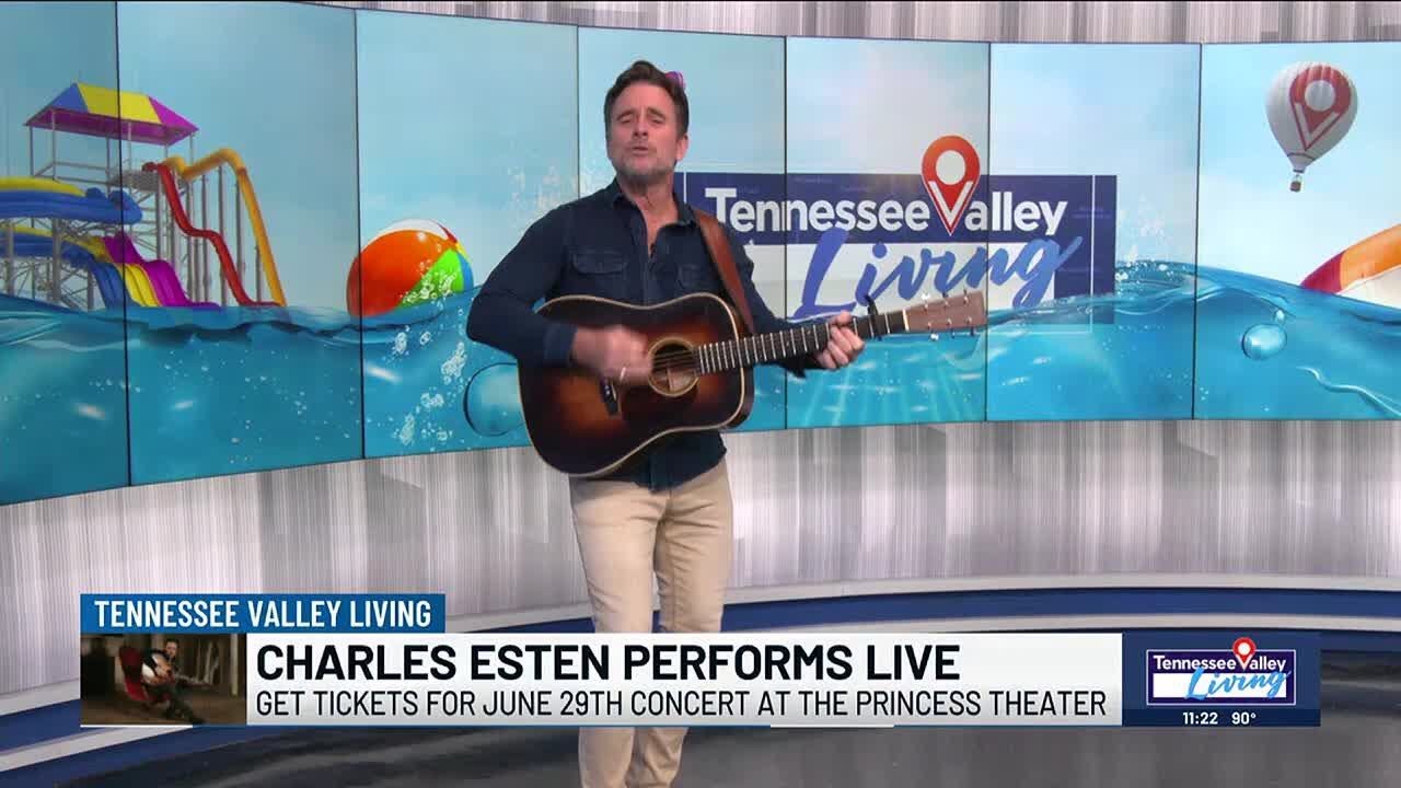 Charles Esten performs 