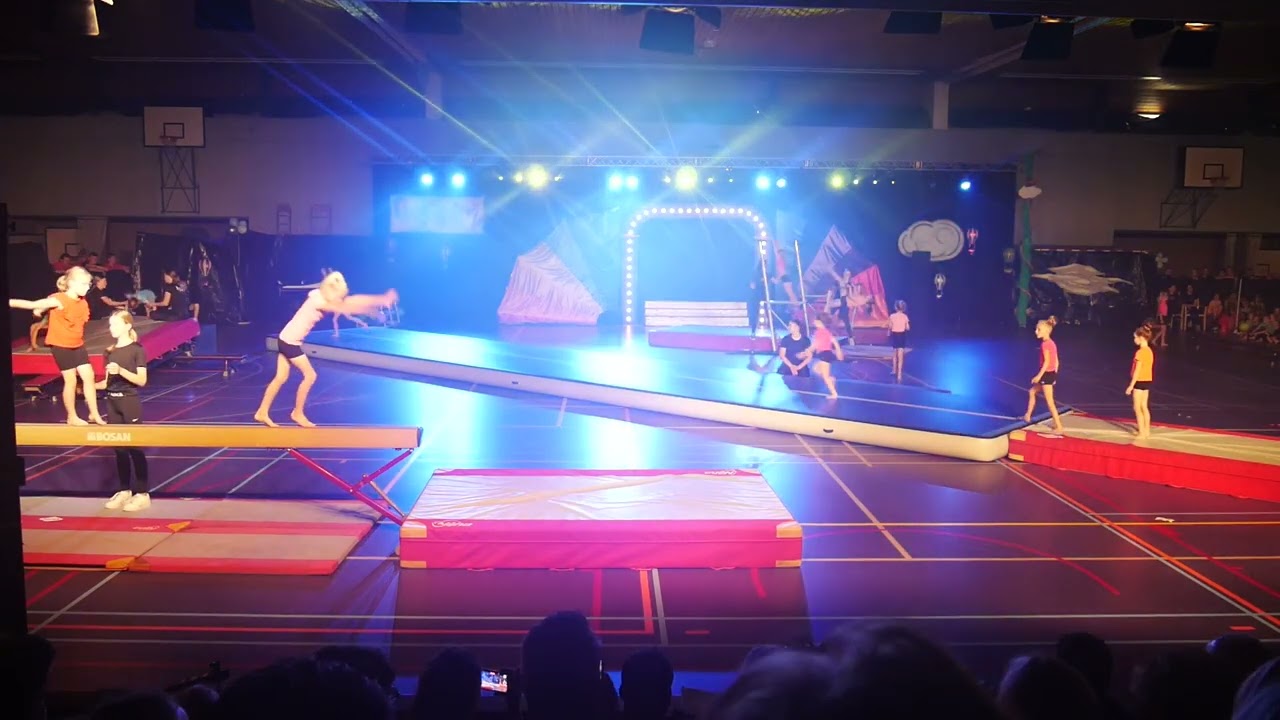 6  Vlieg met ons mee in een luchtballon   turnen meisjes groep 34   Seline en Eline   zaterdagmiddag