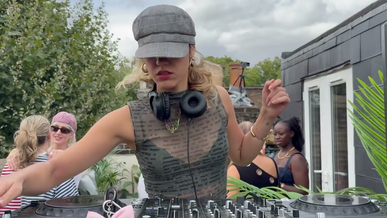 Max Kion | With The Girlies | Rooftop Sessions | House, Deep, Disco, Groovy