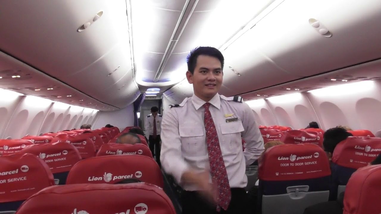 PRAMUGARA LION AIR YG HEMSEM BERASAL DARI LOMBOK TAPI KENAPA PESAWAT  LION AIR ENGAK ADA BAGASINYA