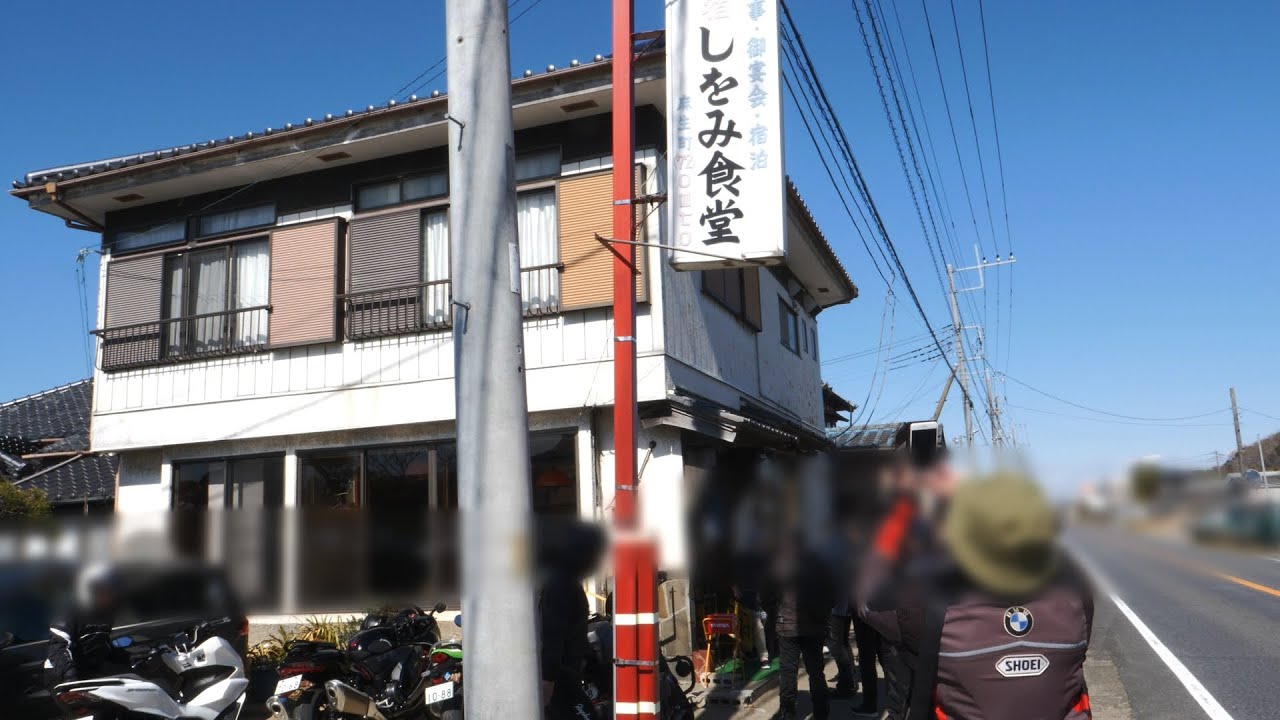 デカ盛りカレー！カツ二枚！！田舎にある平日でも行列が出来るデカ盛り大衆食堂！
