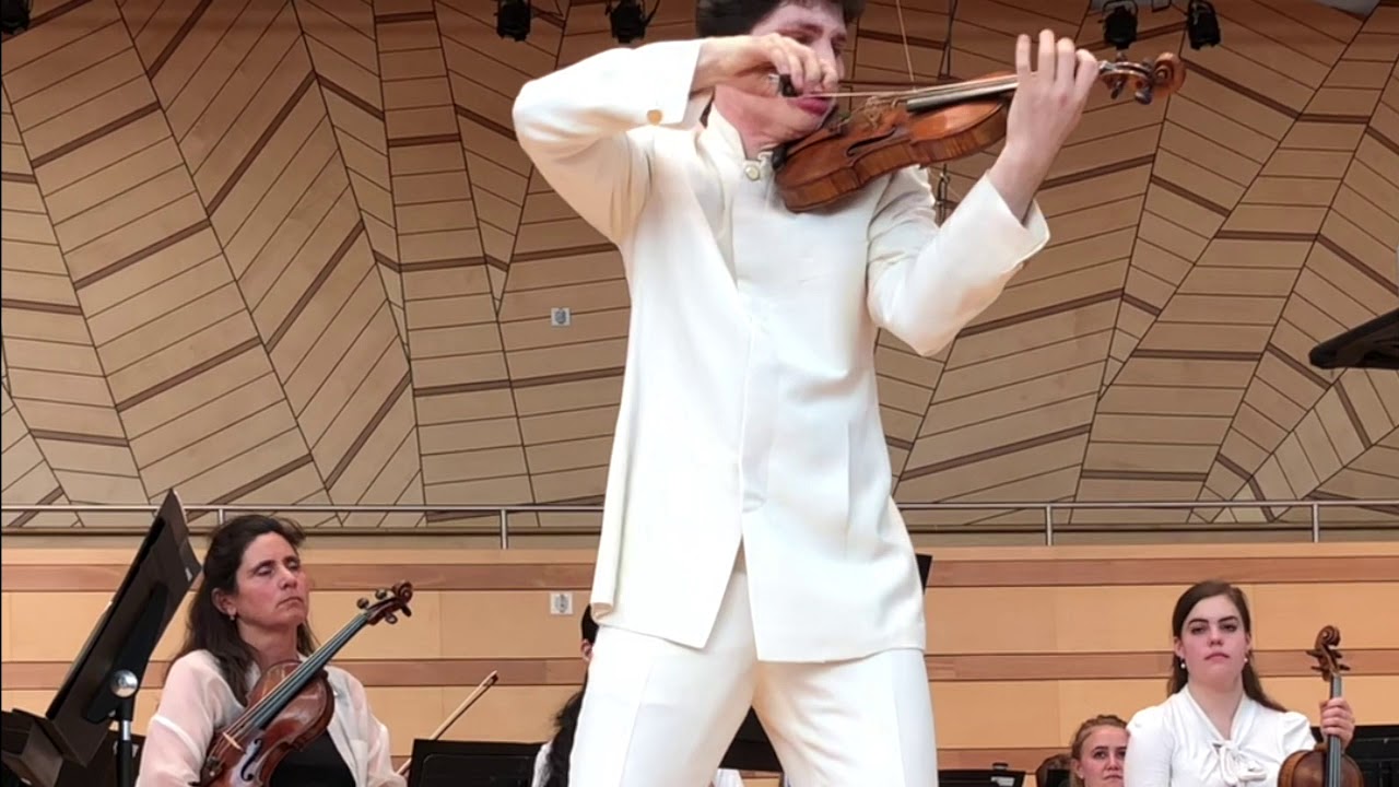 Augustin Hadelich plays Paganini Caprice No. 21 Live (fan video 2018)