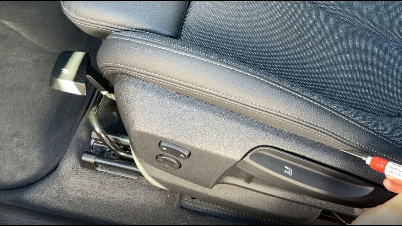 Störgeräusche im Autoinnenraum wie Quietschen am Autositz beseitigen mit Anti-Quietsch Öl von FUCHS