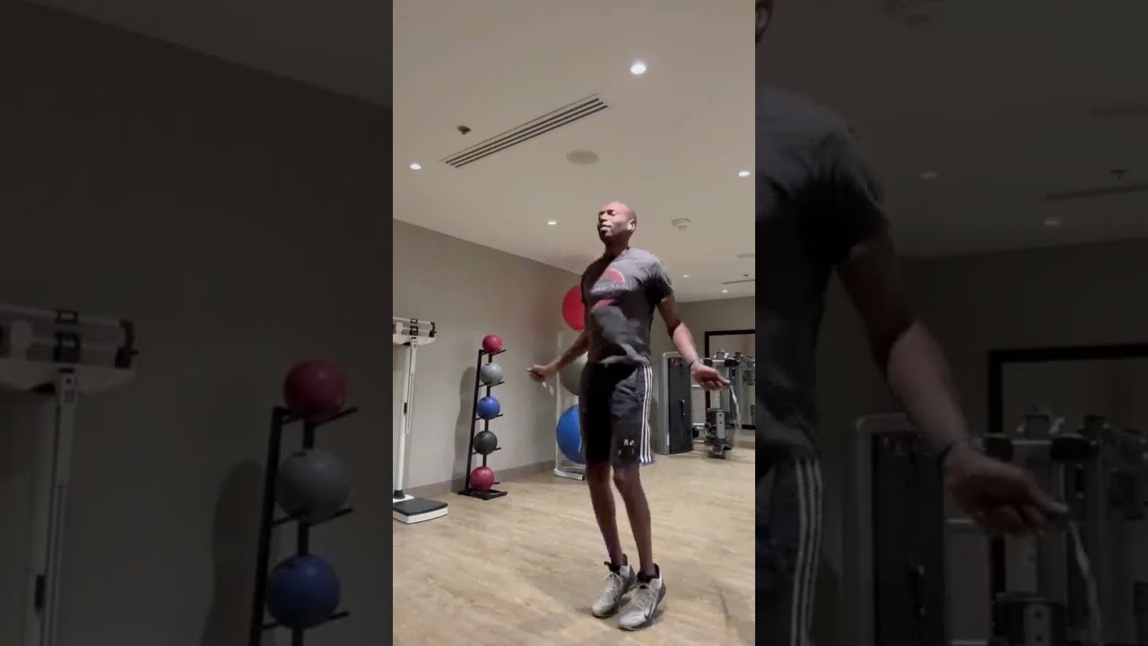 Gym vs Beach: Epic Jump Rope Challenge! 