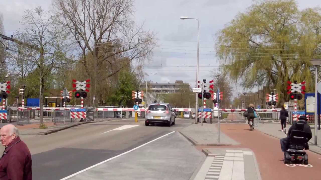 spoorwegovergang Diemen / dutch railroad crossing