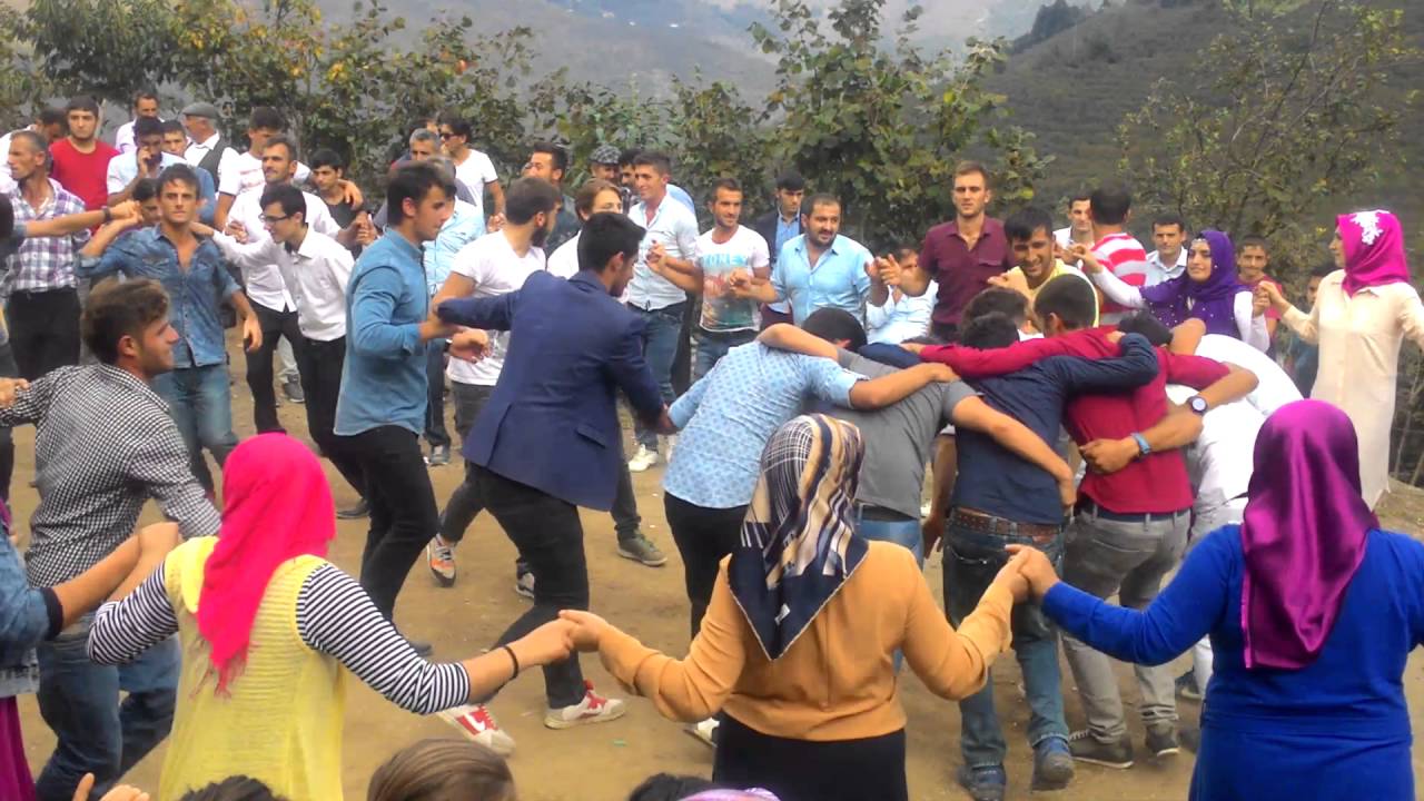 Halay deyince gençler haydeeee