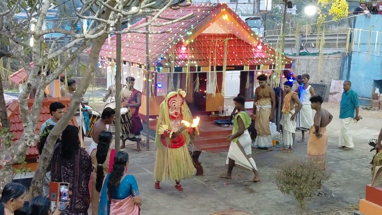 Gulikan theyyam at Madakara kavinte kadavu.