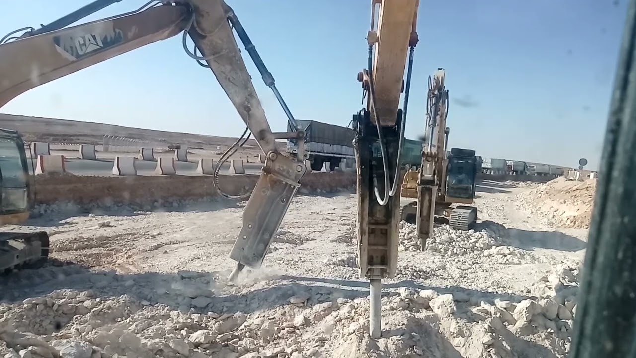 ياترى العيب في الشاكوش الدقاق ولا الحجر قوي