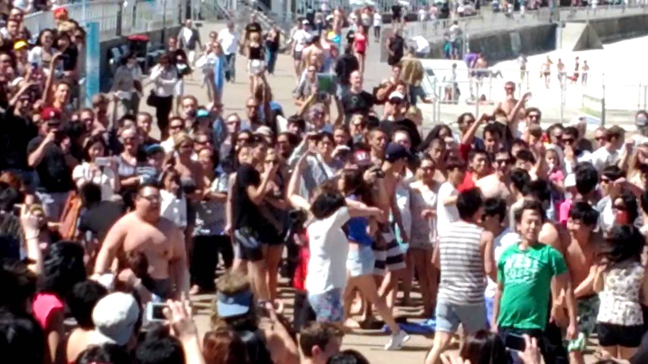 Gangnam Style Flash Mob at Bondi Beach-Sydney