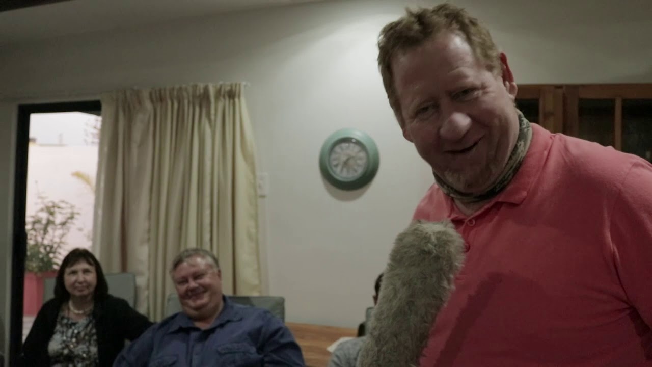 Kleinzee Bediening 1van 3  | Rooies Strauss | The Miracle place