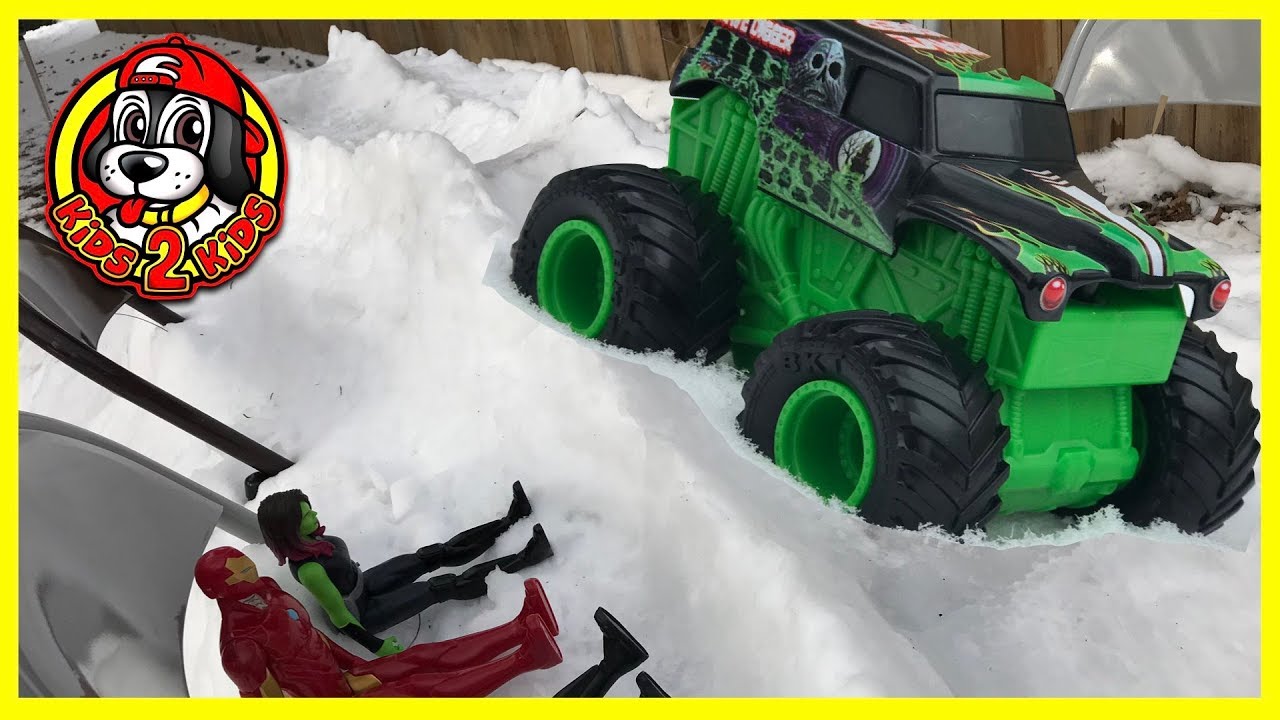 SNOW PARK JUMP MOUNTAIN (Rev N Roar/Rev Tredz) Hot Wheels Spin Master Monster Jam Toy Trucks Racing