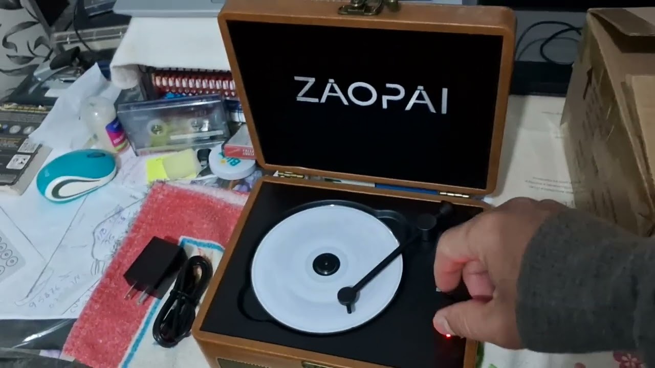 Toca CD RETRO estilo Vitrolinha da Amazon Brasil