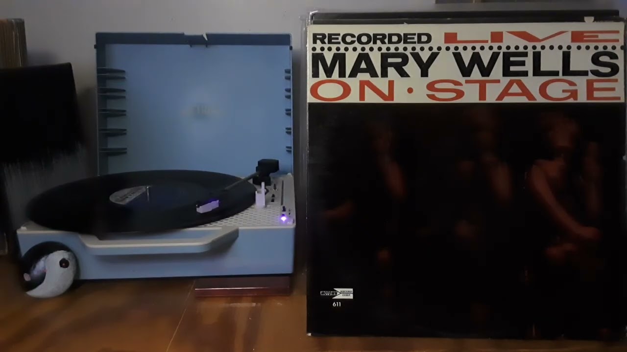 RELAX AND VIBE TO VINYL ON VICTROLA.............(I DO NOT OWN RIGHTS TO THE MUSIC)