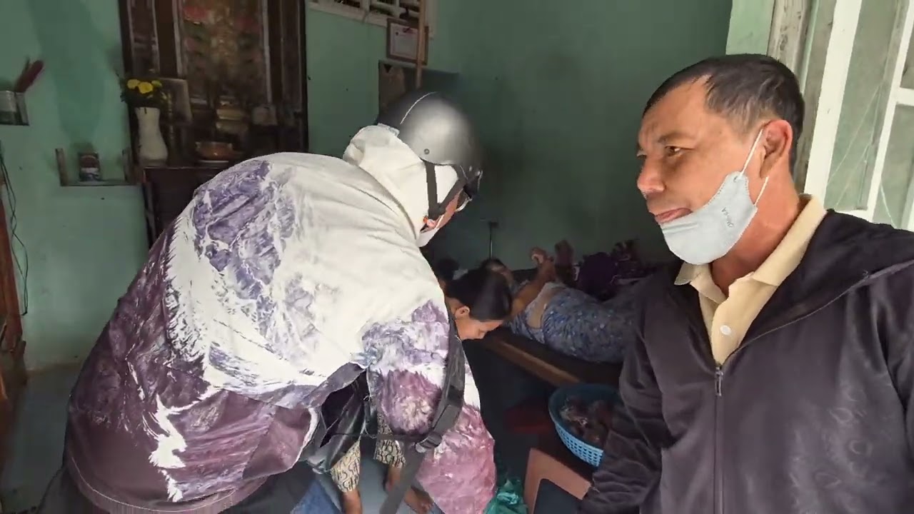 Phát quà tết cho các hộ khổ tuyến Mái Dầm +Cái Côn + Đại Ngãi. Có hiệp đồng đạo cầu nguyện chánh giỗ