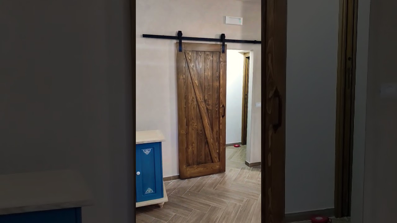 porta in abete con mantovana a vista #shabbystyle #falegnameria #legno #massafra #reels #faidate