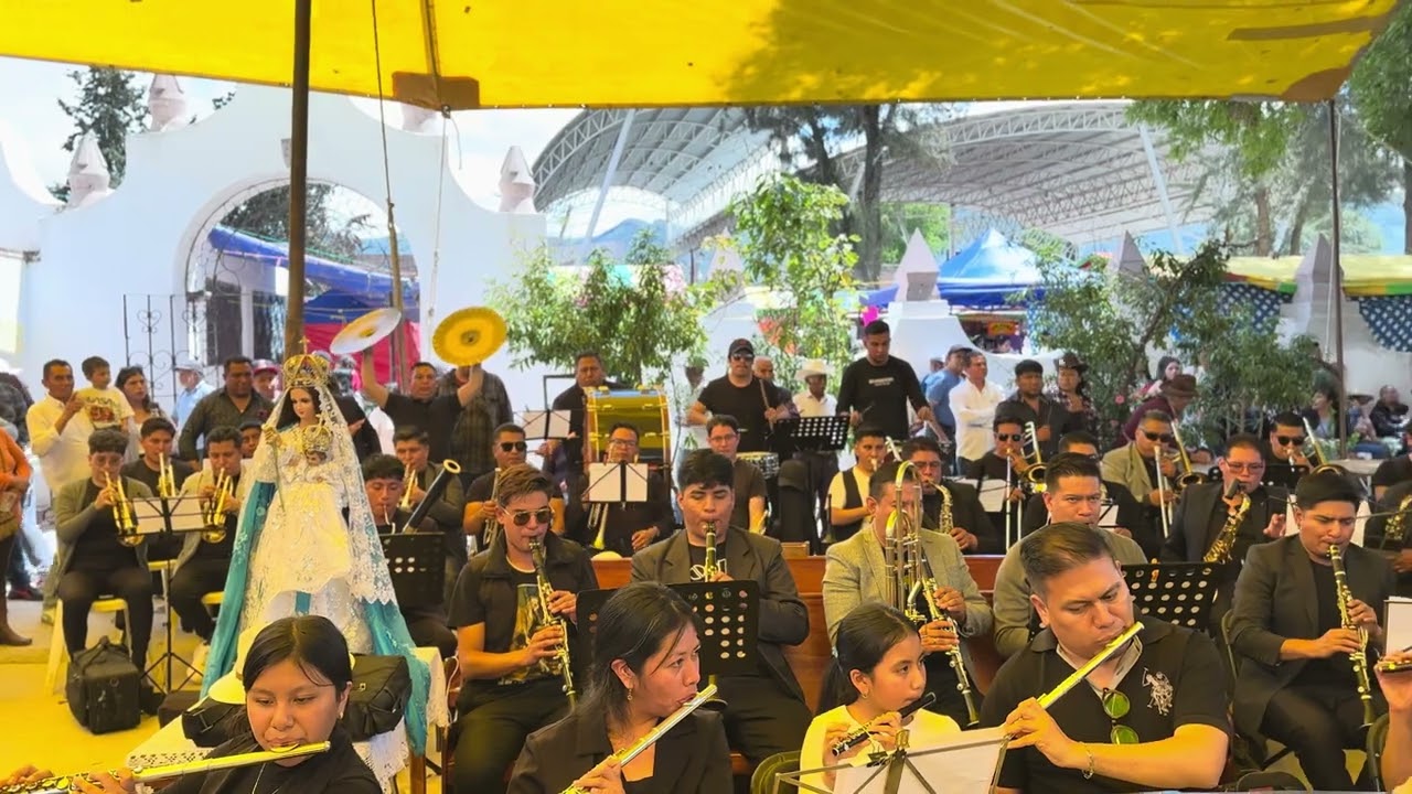 Marcha emblema Nacional Banda sinfónica Silvestre Revueltas director  César Velázquez
