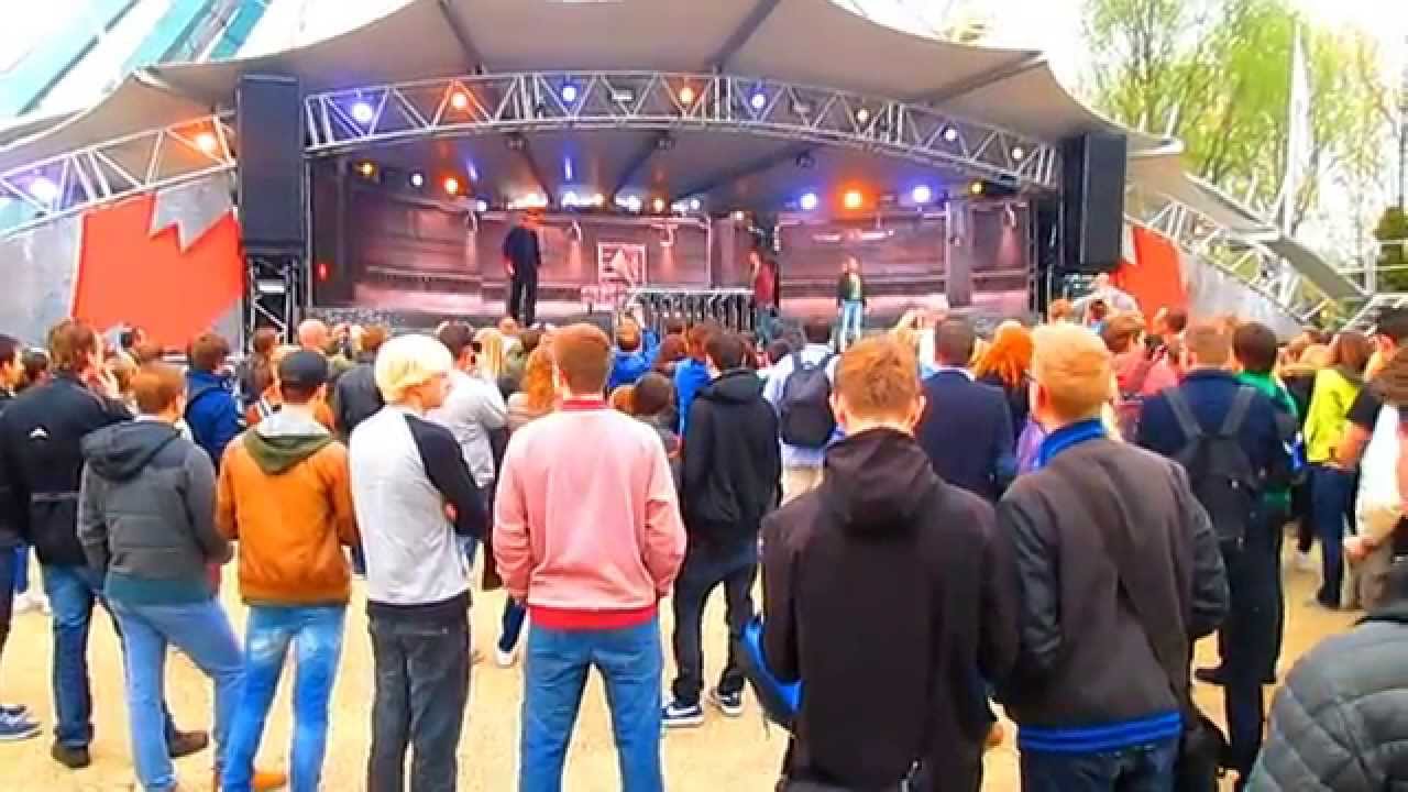 Xpress - Platform 13 - Opening & Wachtrij - Walibi Holland - 04-04-2014
