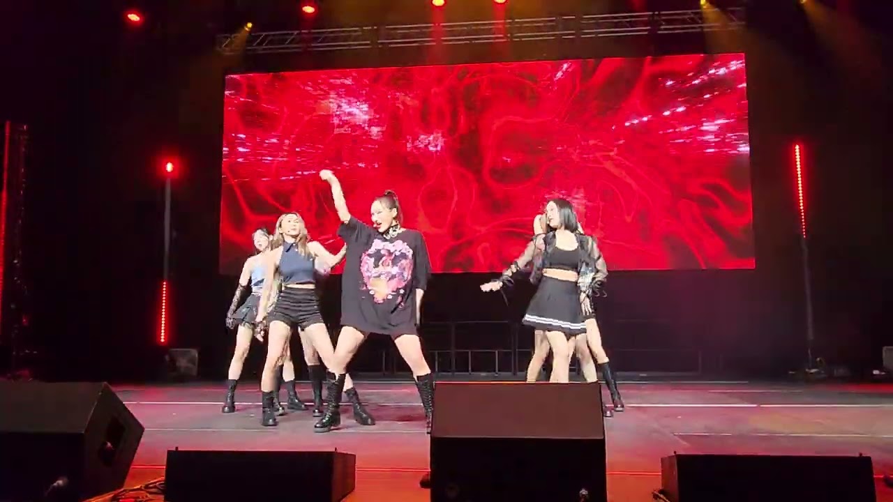 Dreamcatcher (드림캐쳐) - Red Sun | 220701 | Reading PA | Front Row [4k60fps FANCAM]